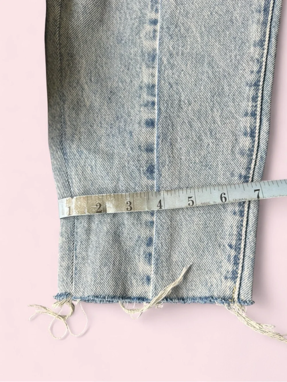 NWOT Levis High Waist Altered Mom
Jeans 28 Blue - Picture 5 of 8